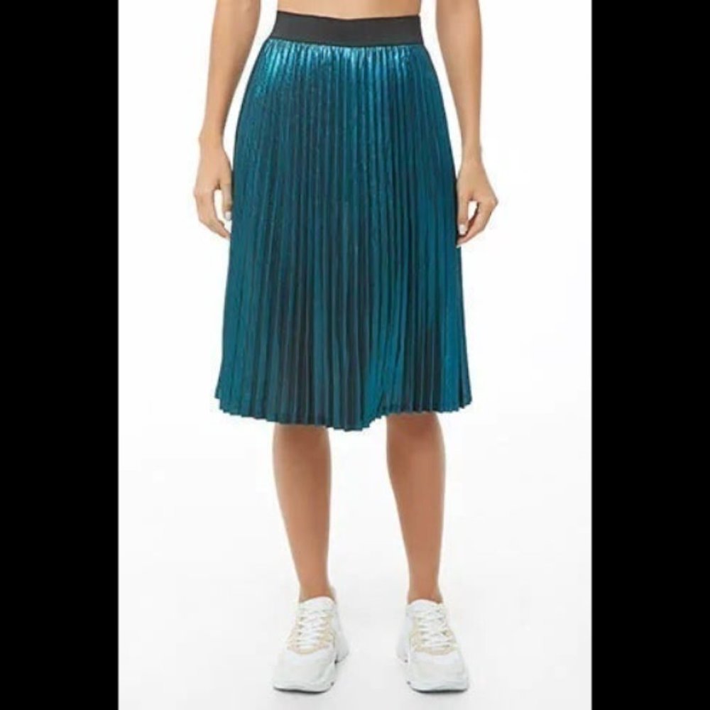 Metallic Pleated Skirt - shorts under XS